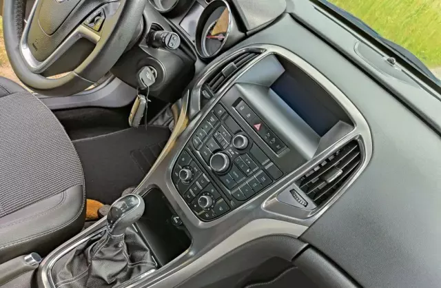 OPEL Astra 1.4 Turbo (140 KM)