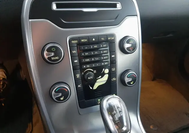 VOLVO V70 D3 Geartronic Summum