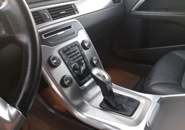 VOLVO V70 D3 Geartronic Summum