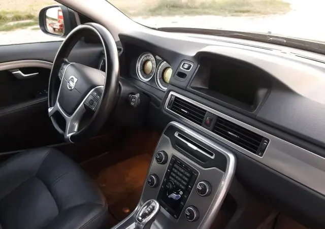 VOLVO V70 D3 Geartronic Summum