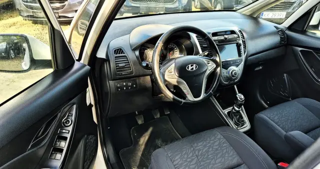 HYUNDAI Ix20 1.4 Premium blue