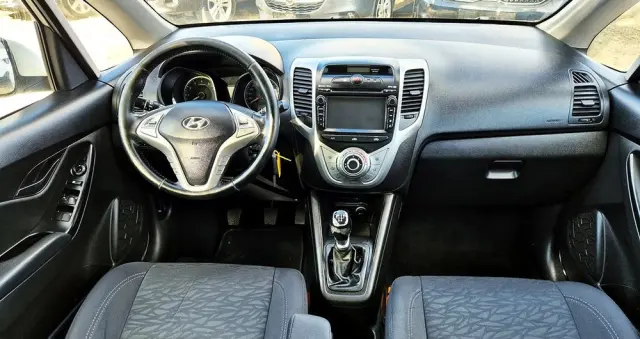 HYUNDAI Ix20 1.4 Premium blue