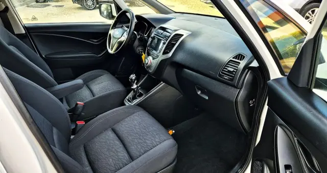HYUNDAI Ix20 1.4 Premium blue
