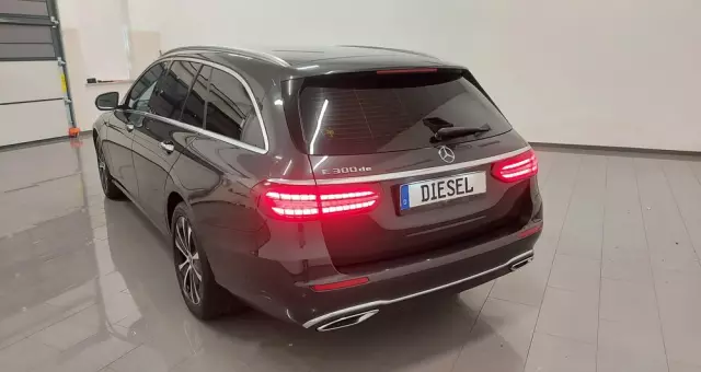 MERCEDES-BENZ Klasa E 220 d 9G-TRONIC Exclusive