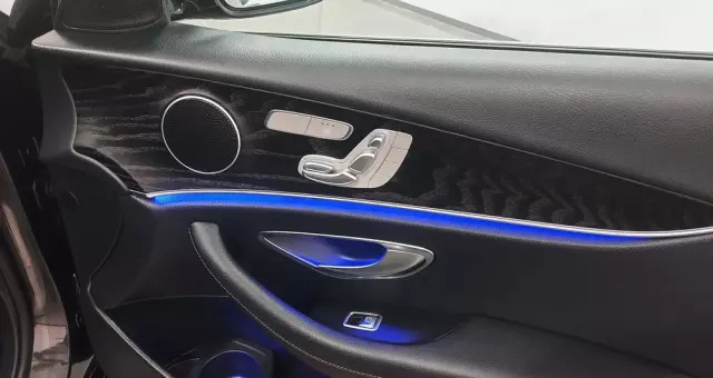 MERCEDES-BENZ Klasa E 220 d 9G-TRONIC Exclusive