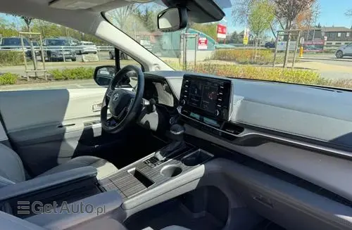 TOYOTA Sienna 