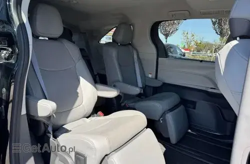 TOYOTA Sienna 