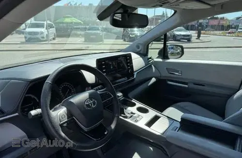 TOYOTA Sienna 