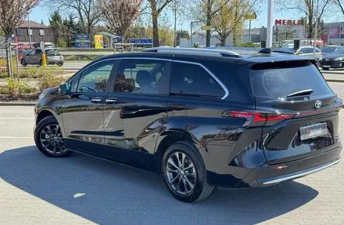 TOYOTA Sienna 