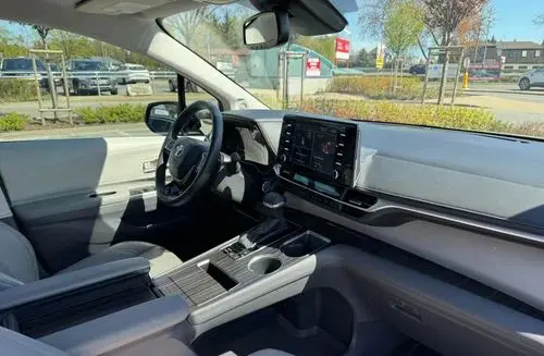 TOYOTA Sienna 