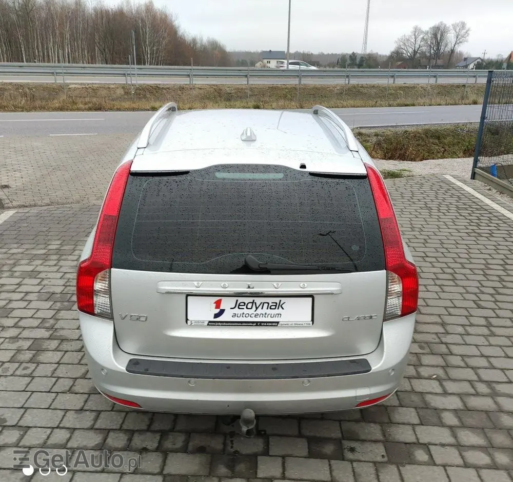 VOLVO V50 