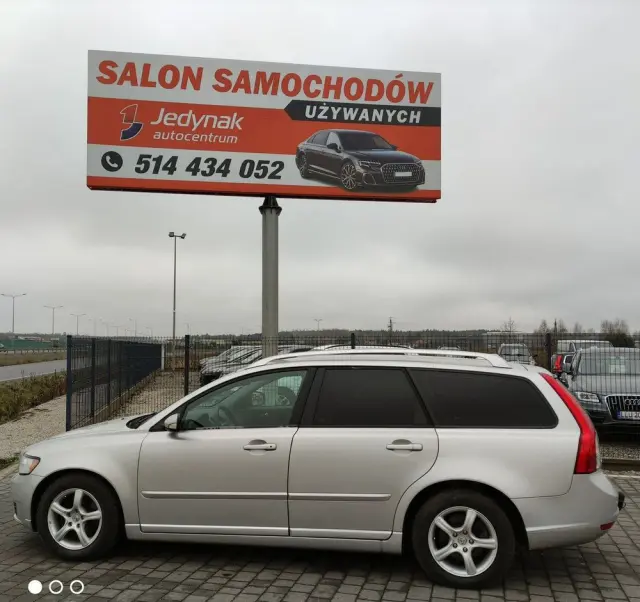VOLVO V50 