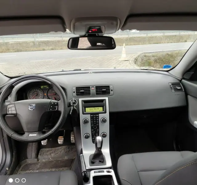 VOLVO V50 
