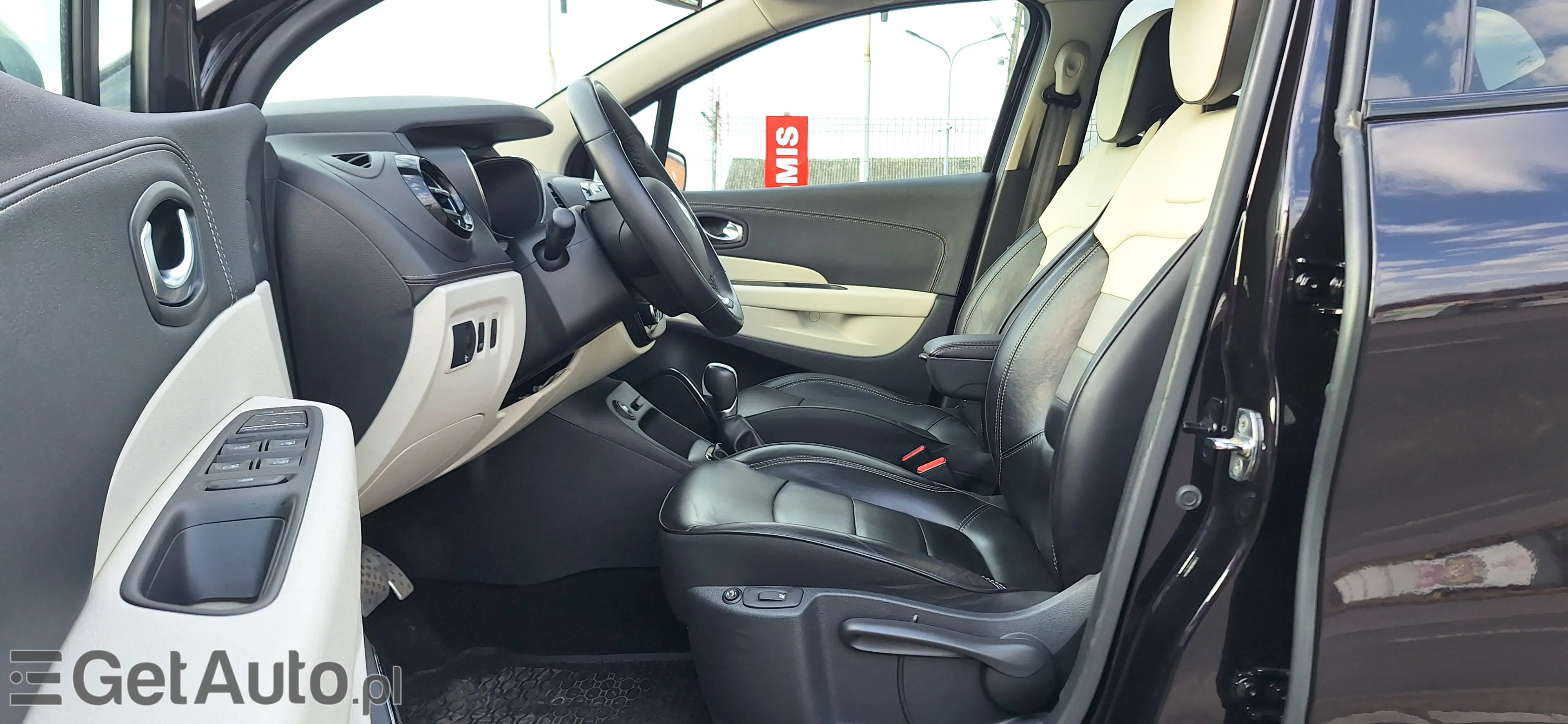 RENAULT Captur Initiale Paris