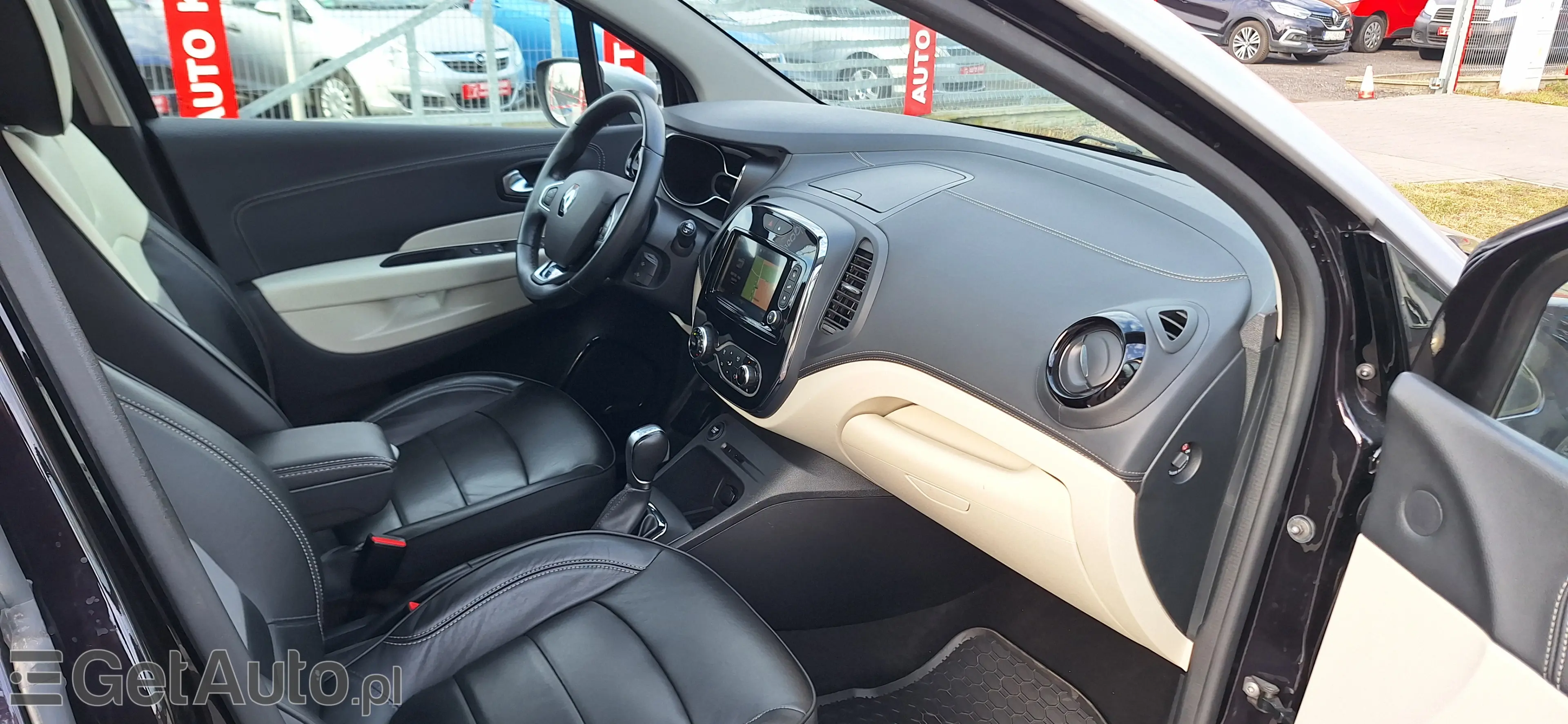 RENAULT Captur Initiale Paris