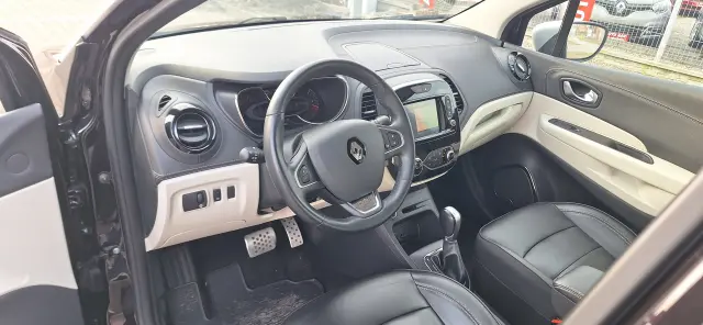 RENAULT Captur Initiale Paris