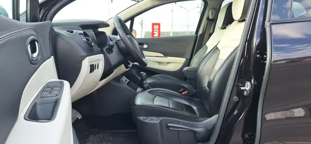 RENAULT Captur Initiale Paris