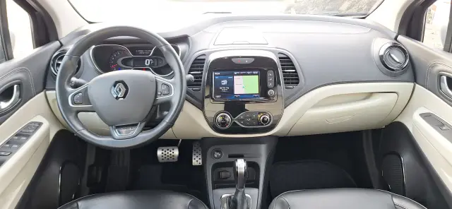 RENAULT Captur Initiale Paris