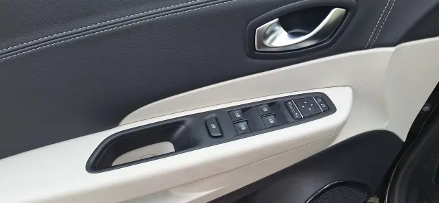 RENAULT Captur Initiale Paris