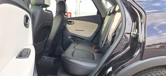 RENAULT Captur Initiale Paris