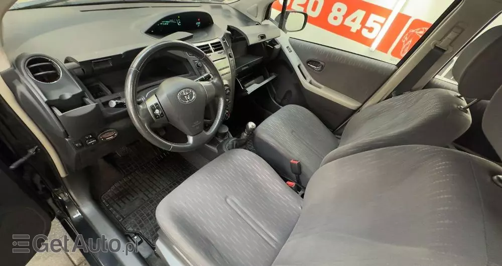 TOYOTA Yaris 