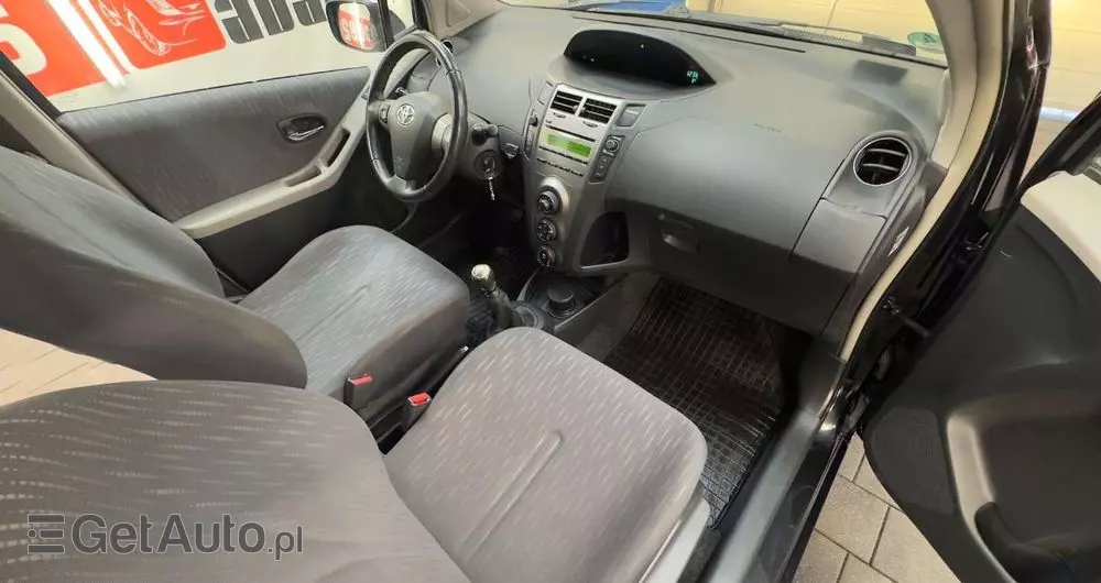 TOYOTA Yaris 