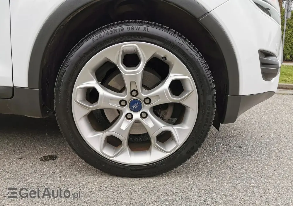 FORD Kuga 2.0 TDCi 2x4 Titanium