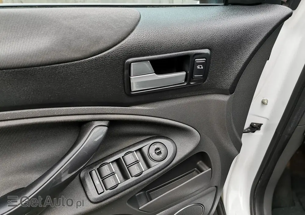 FORD Kuga 2.0 TDCi 2x4 Titanium