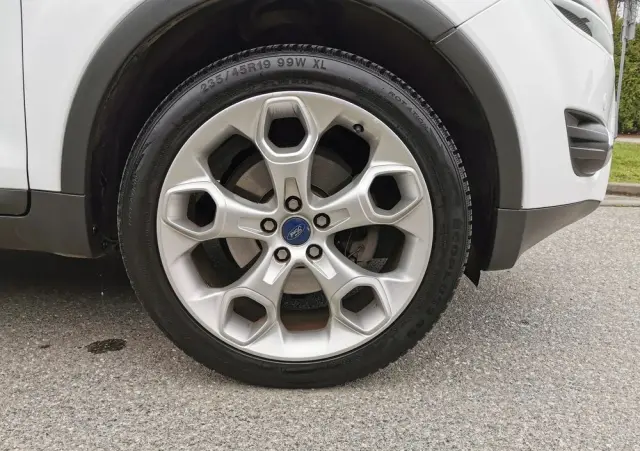 FORD Kuga 2.0 TDCi 2x4 Titanium