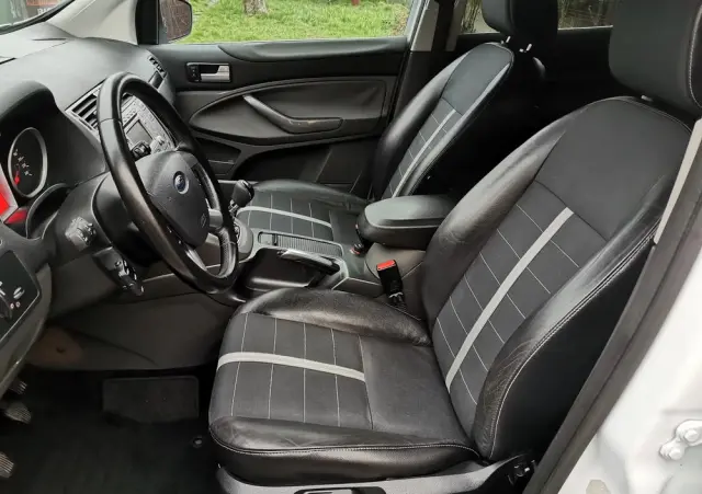 FORD Kuga 2.0 TDCi 2x4 Titanium