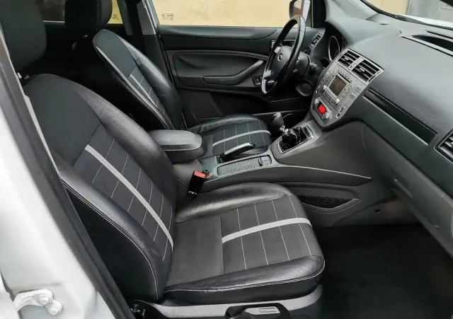 FORD Kuga 2.0 TDCi 2x4 Titanium