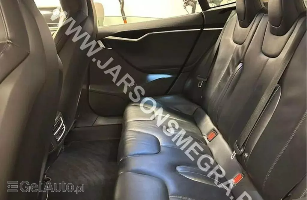 TESLA Model S 