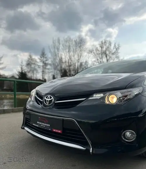 TOYOTA Auris 