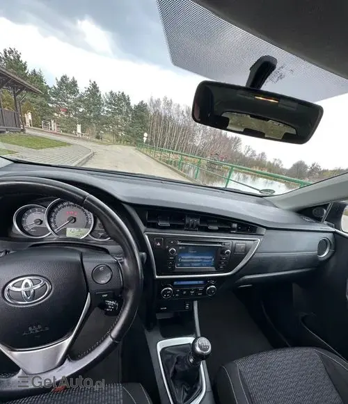 TOYOTA Auris 