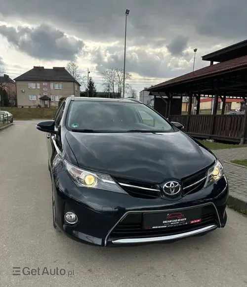 TOYOTA Auris 