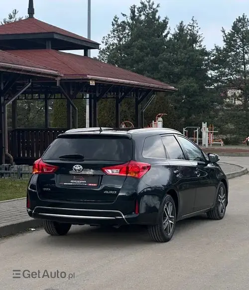 TOYOTA Auris 