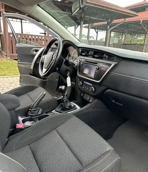 TOYOTA Auris 