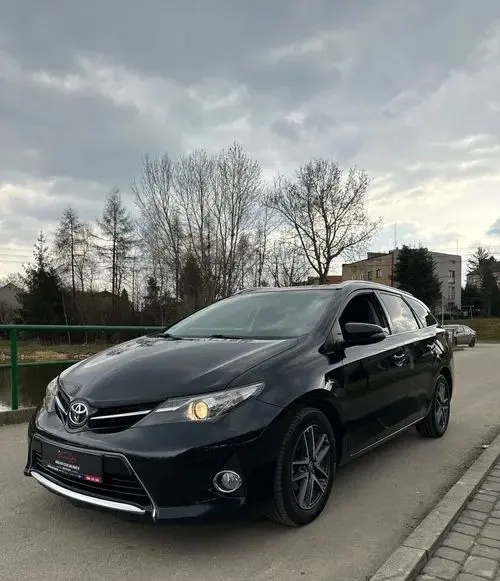 TOYOTA Auris 