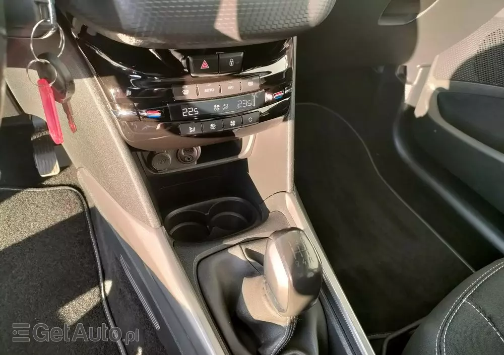 PEUGEOT 2008 1.2 Pure Tech Style