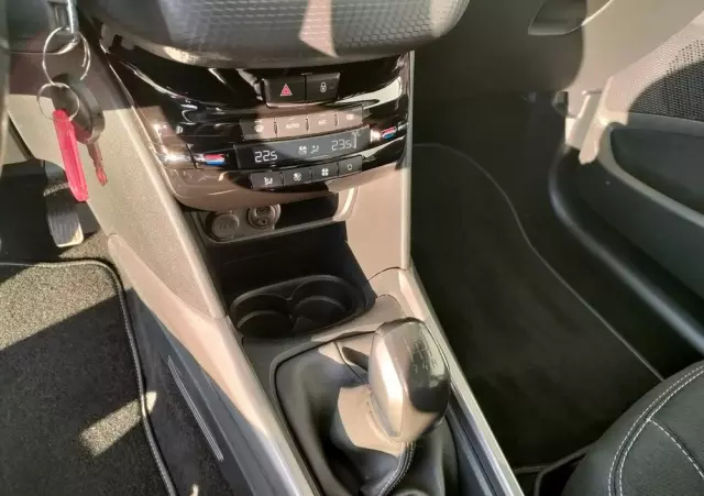 PEUGEOT 2008 1.2 Pure Tech Style