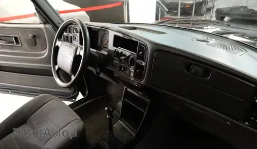 SAAB 900i 