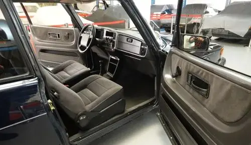 SAAB 900i 
