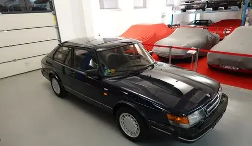 SAAB 900i 