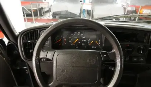SAAB 900i 