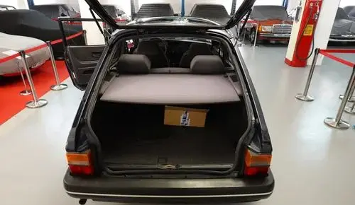 SAAB 900i 