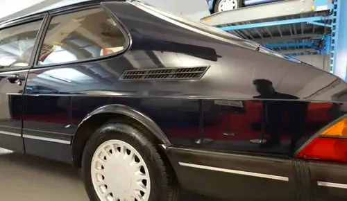 SAAB 900i 