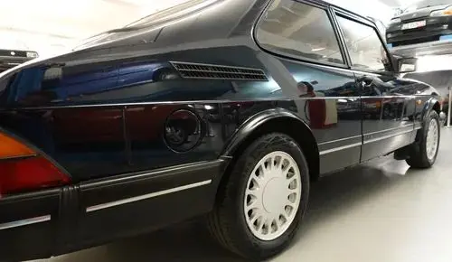 SAAB 900i 
