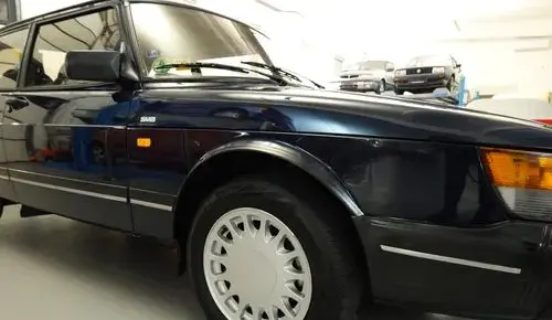 SAAB 900i 