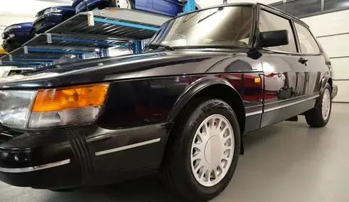 SAAB 900i 