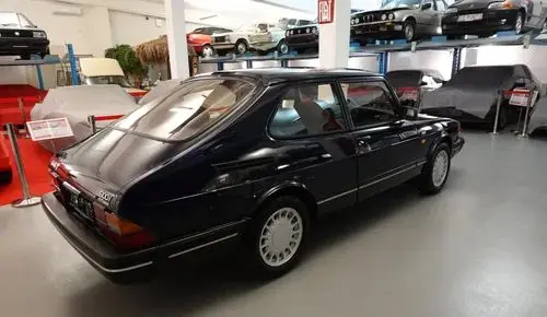 SAAB 900i 